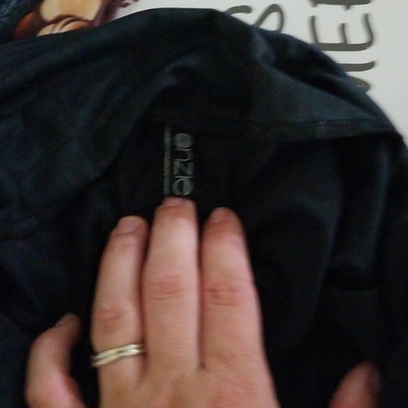 Onzie - Picture 2 of 4